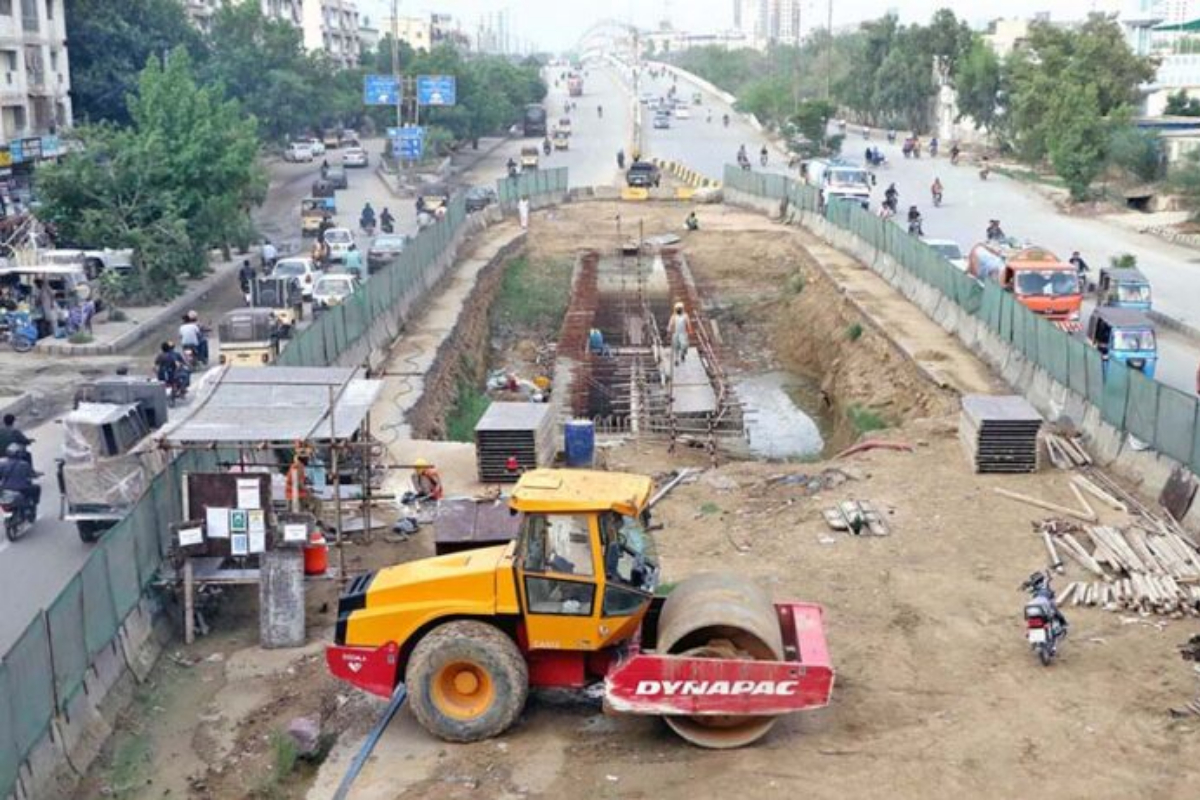 Karachi Mayor calls for urgent completion on Green and Red Line construction works