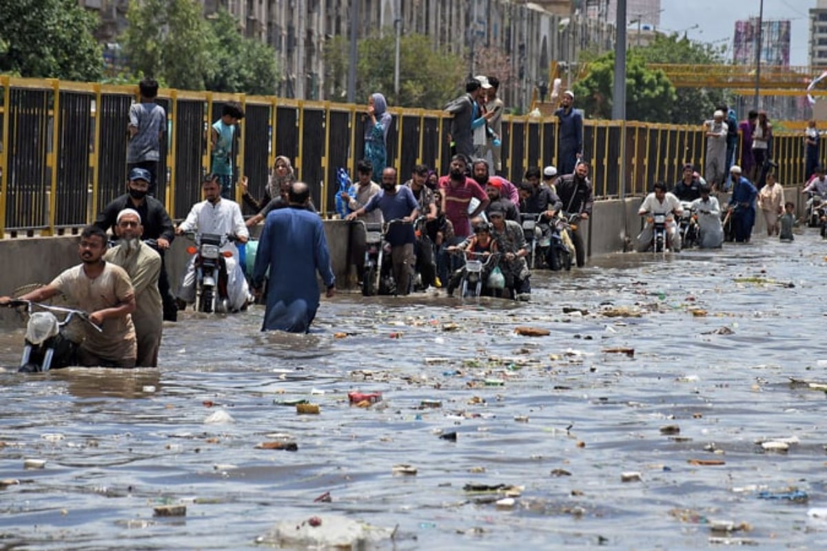 PDMA DG ensures timely removal of rainwater in Karachi