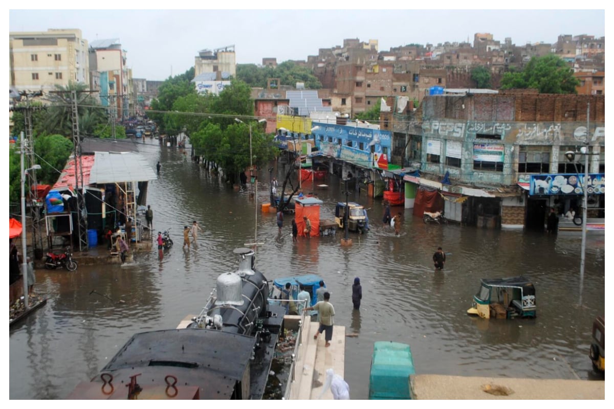 Pakistan monsoon crisis: 907 dead, thousands displaced as floods wreak havoc
