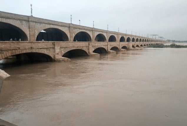 High flood persists at Sukkur Barrage