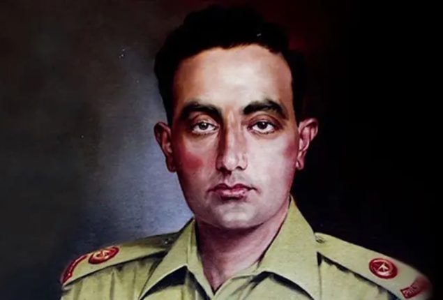 COAS, CJCSC and service chiefs pay homage to Major Raja Aziz Bhatti Shaheed