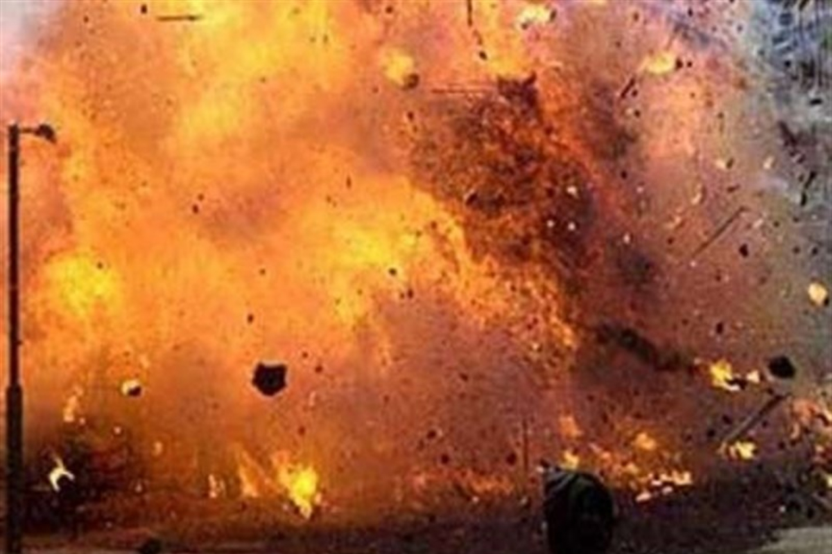 Four policemen injured in roadside blast in Peshawar