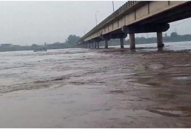 Major flood threat in Multan as 800,000 cusecs expected in Chenab