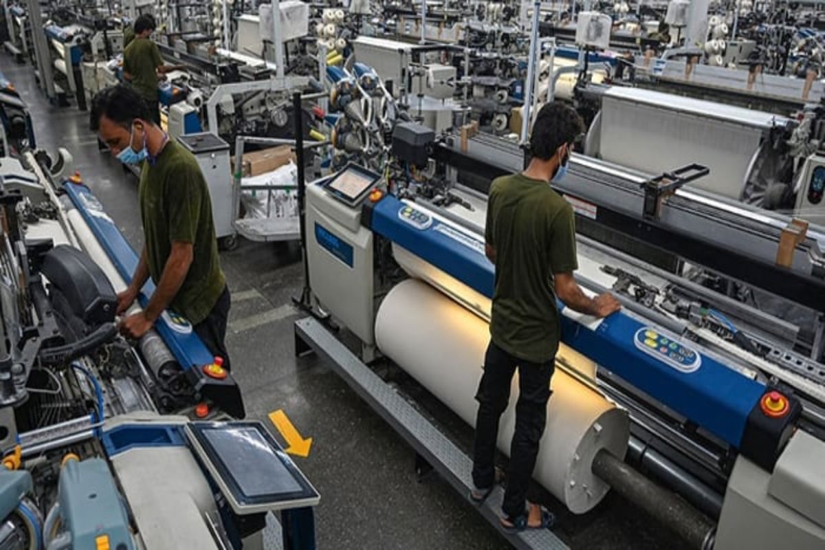 Pakistan’s Manufacturing Growth Hits High of 37-Months at 8.99%