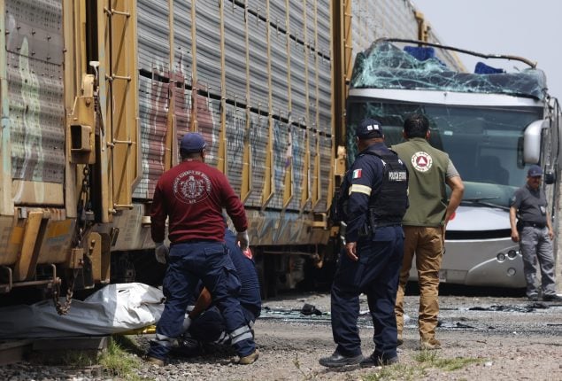 Train crashes into bus in Mexico, atleast 10 dead, over 60 injured