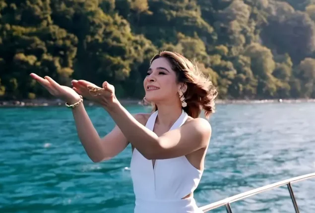 Ayesha Omar to Host "Lazawaal Ishq", the First Pakistani Reality Dating Show