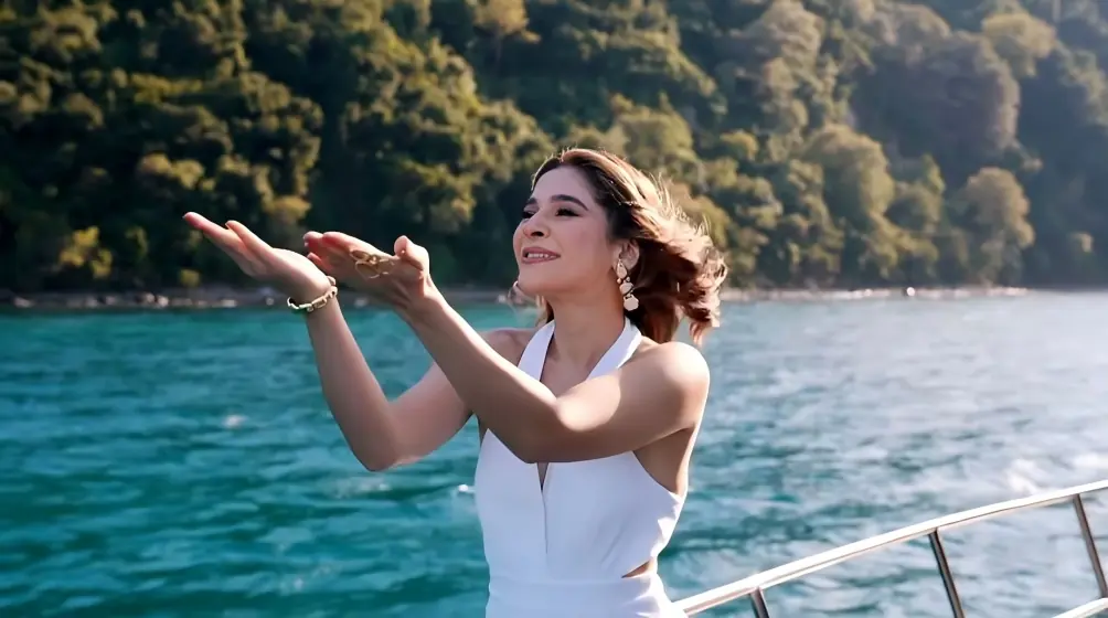 Ayesha Omar to Host "Lazawaal Ishq", the First Pakistani Reality Dating Show