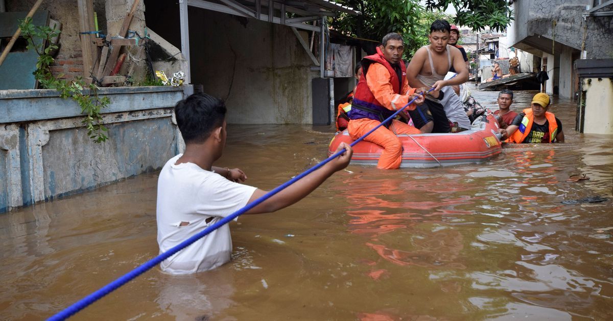At least 14 dead as flash floods ravage Bali and East Nusa Tenggara
