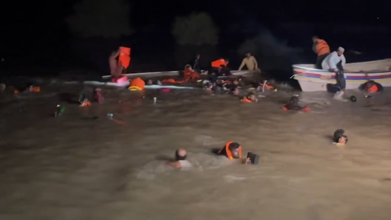 Boats capsize during flood relief operations in Jalalpur Pirwala and Alipur: 3 children dead, 9 missing