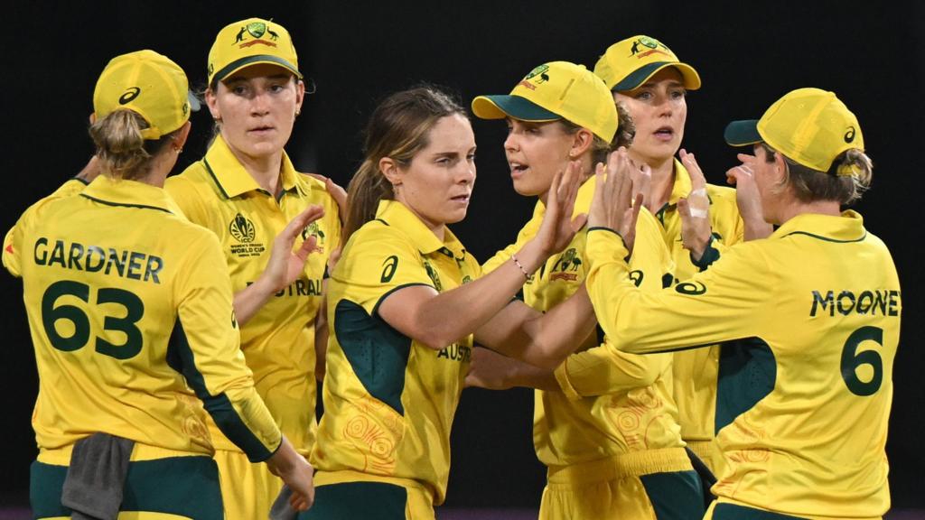 Australia crush New Zealand in World Cup opener