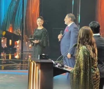 Sajal Aly’s sharp response leaves host speechless at awards