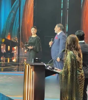Sajal Aly’s sharp response leaves host speechless at awards