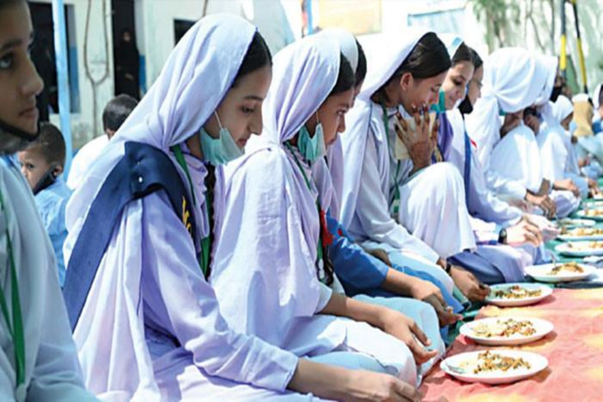 Free school meal program expands to 10 more districts in Punjab