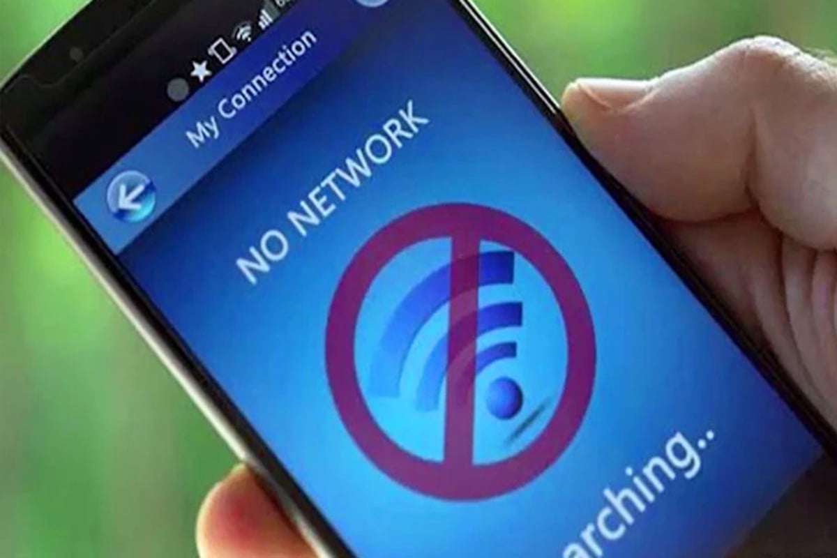 Internet and Social Media Disrupted in Pakistan