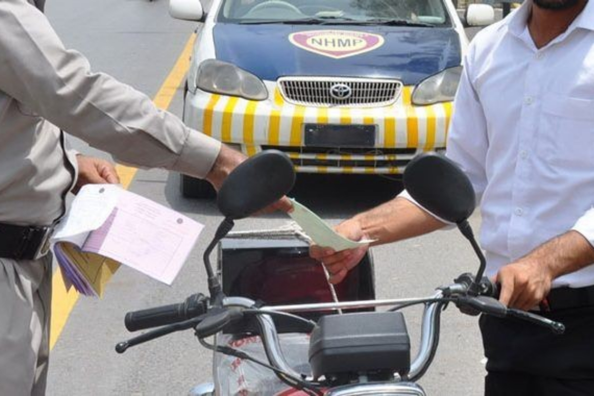 IG Sindh imposes heavy fines on Driving without License in Karachi
