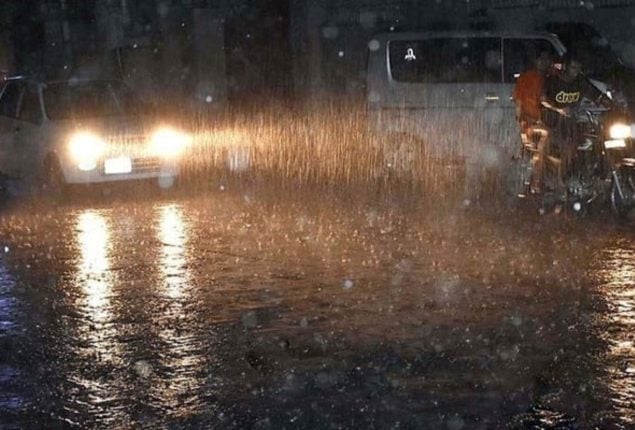 Several areas of Karachi receive light and heavy rain