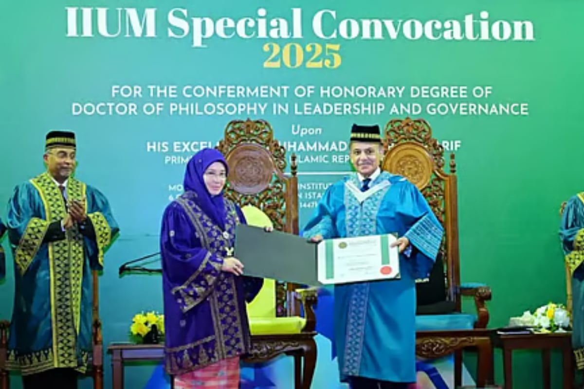 Prime Minister Shehbaz Sharif honored with doctorate degree in Malaysia