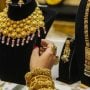 Gold prices surge by Rs5, 800 per tola across Pakistan