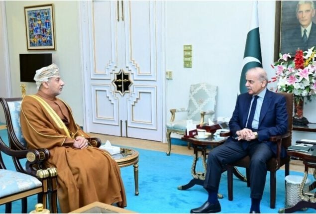 Pakistan and Oman discuss bilateral cooperation and ease Visa conditions