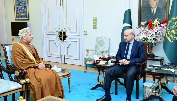 Pakistan and Oman discuss bilateral cooperation and ease Visa conditions