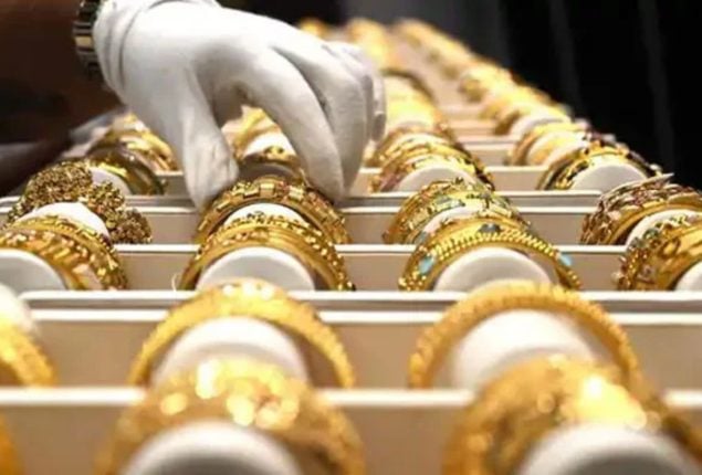 Gold prices surge by Rs6, 900 per tola across Pakistan