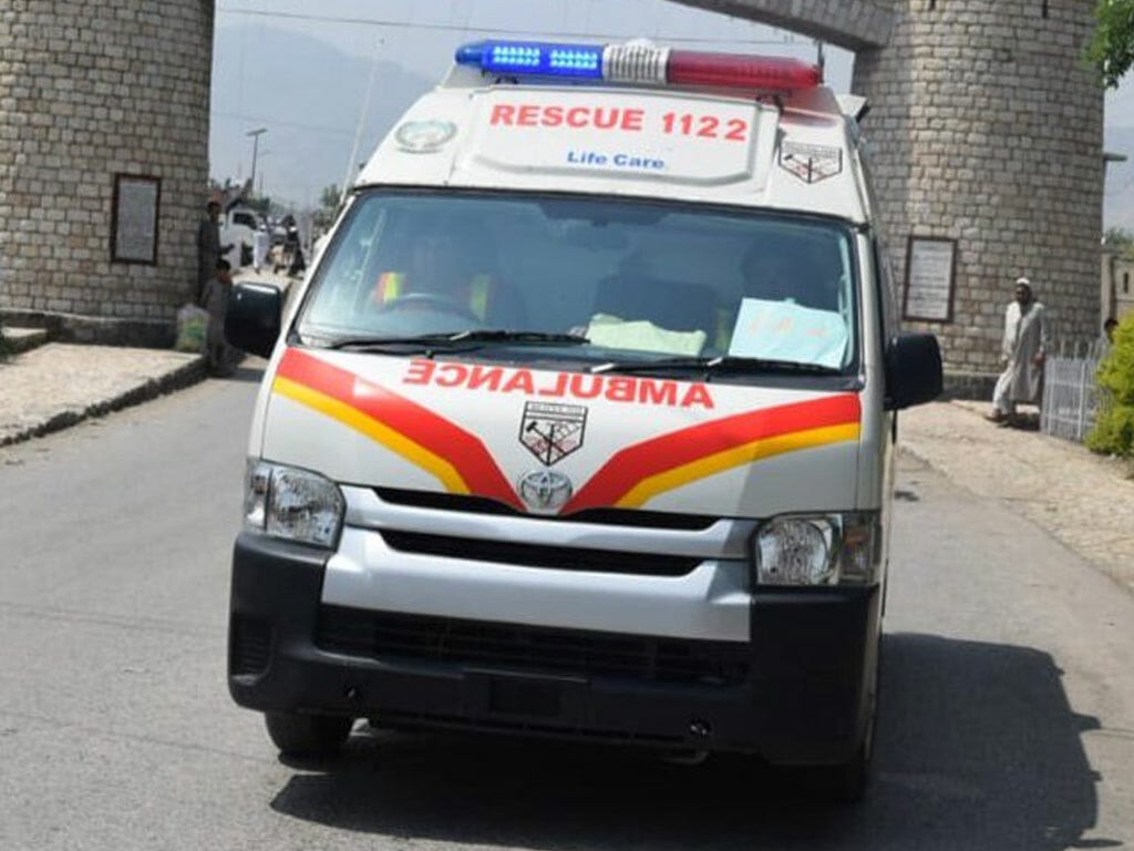 Truck turns over on Swat Expressway: 15 dead, 8 injured in Malakand