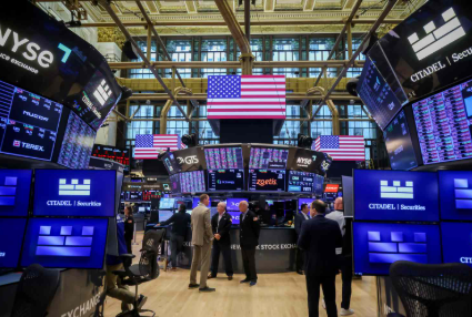 U.S. stock market hits record highs amid strong earnings and eased bank fears.