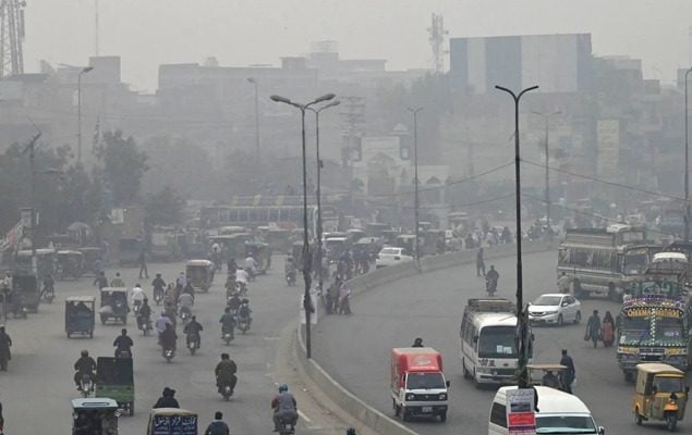 Lahore’s air quality plummets amid worsening smog conditions