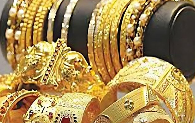 Gold prices decline by Rs 3300 per tola