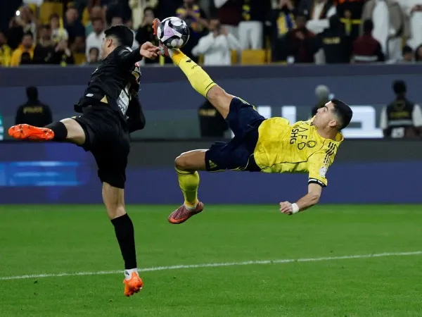 Cristiano Ronaldo amazes fans with stunning 954th career goal