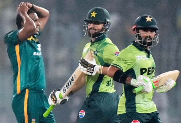 Pakistan beat South Africa by 2 Wickets in first ODI