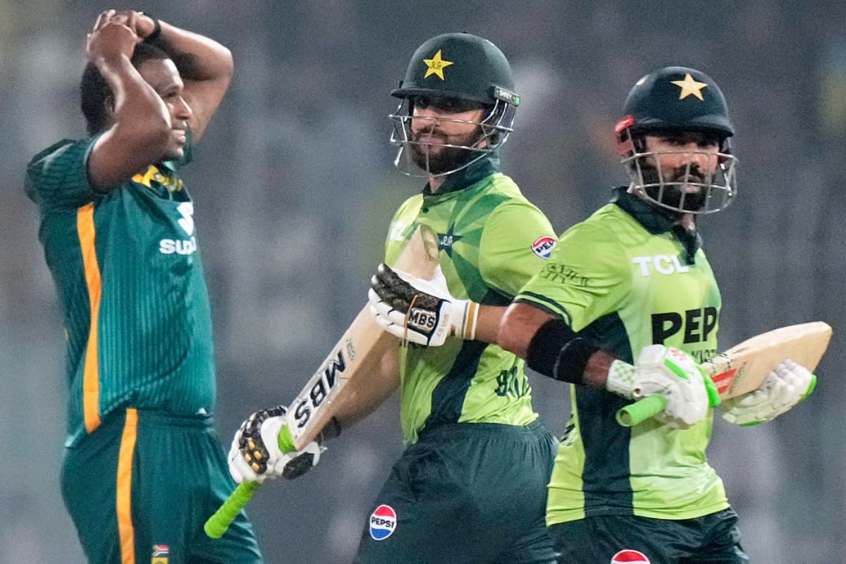 Pakistan beat South Africa by 2 Wickets in first ODI
