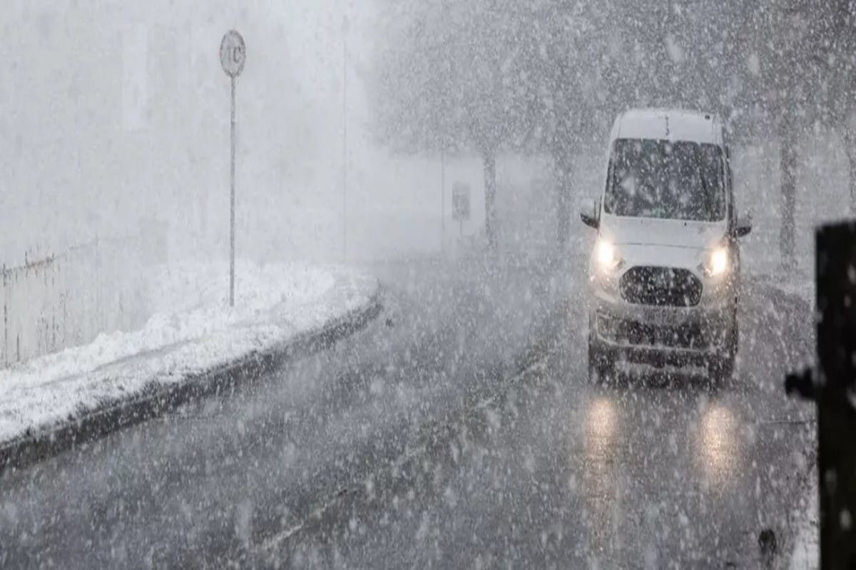 Rains, snowfall decrease temperatures in Islamabad, Pakistan