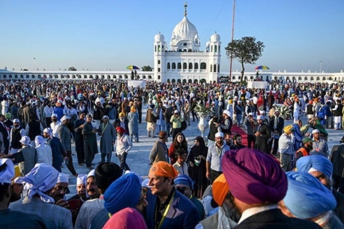 Sikh devotees