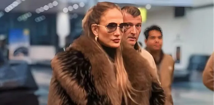 Jennifer Lopez mistaken for Rihanna at Airport