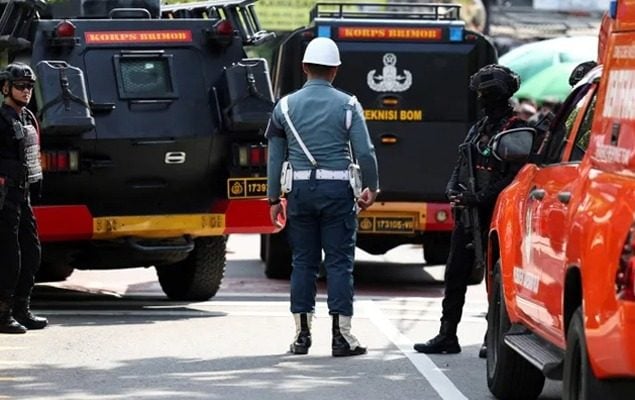 Explosion at Jakarta mosque injures over 50 in Friday prayers