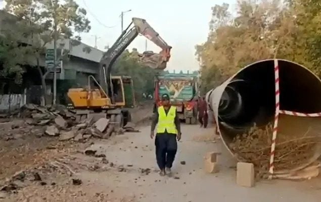 University Road closure for K-IV water pipeline project in Karachi