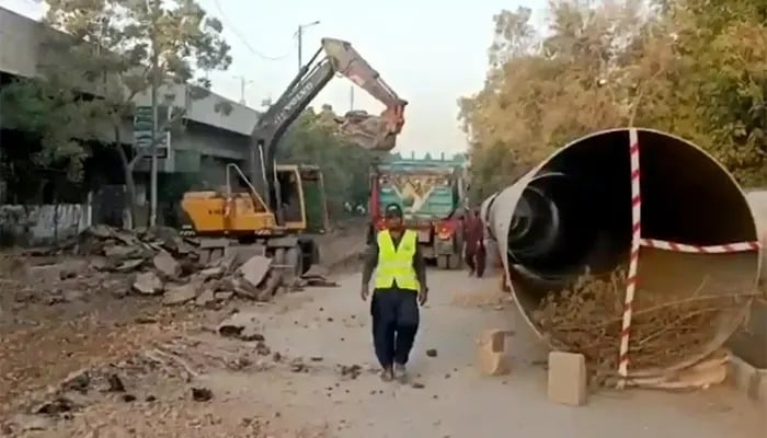 University Road closure for K-IV water pipeline project in Karachi.