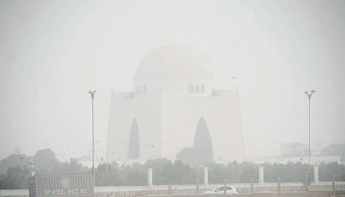 Foggy morning in Karachi, Hot day ahead