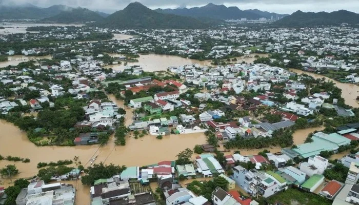 Floods, landslides leave 14 dead or missing across Central Vietnam