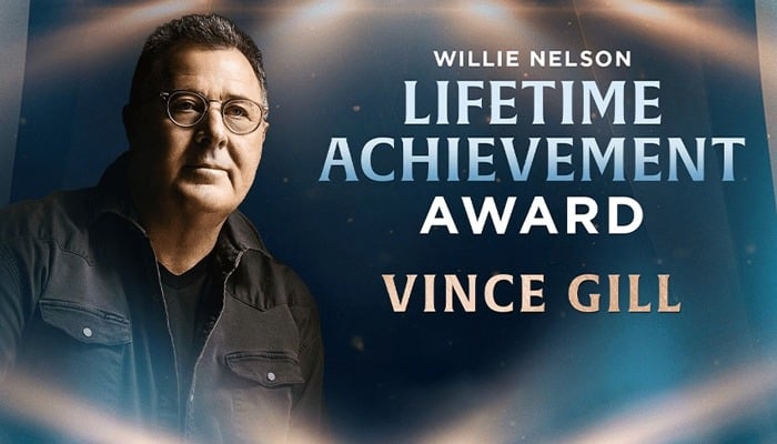 Vince Gill receives Willie Nelson Lifetime Achievement Award