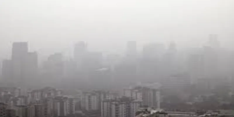 Foggy morning, mild day expected in Karachi