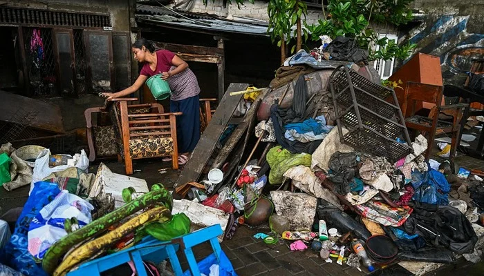 Sri Lanka issues landslide warnings as cyclone toll rises to 618