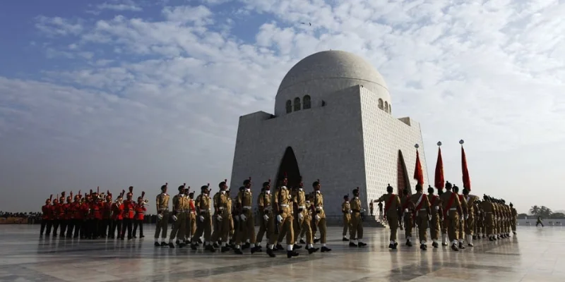 Dignified change of guards held at Mazar-e-Quaid on Quaid-e-Azam’s 149th birth anniversary
