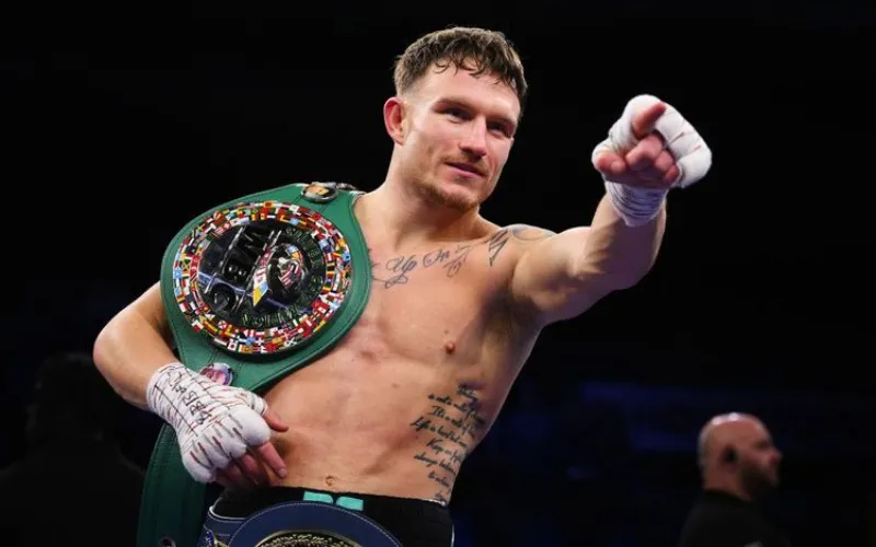 Dalton Smith clinches WBC super lightweight crown