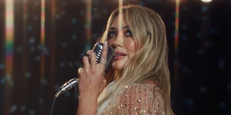 Hilary Duff makes triumphant