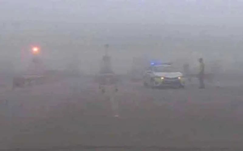 Dense fog, cold wave disrupt life across Pakistan
