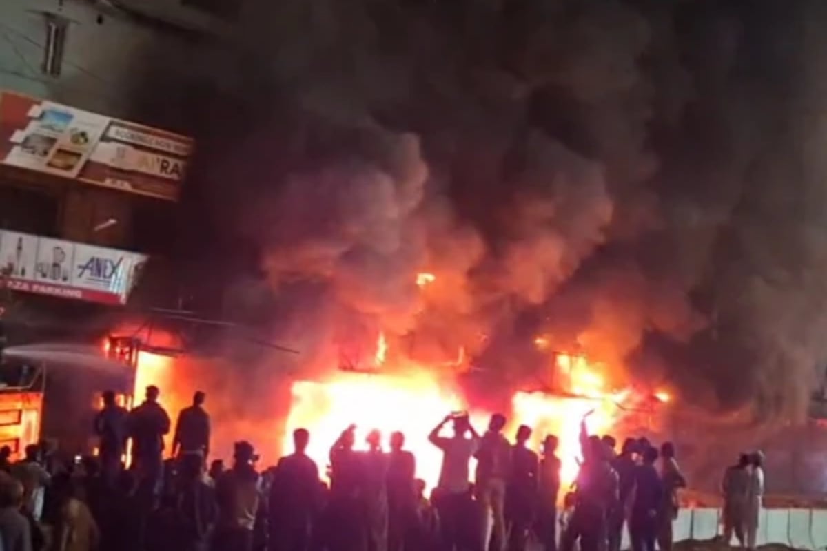 Fire at shopping plaza