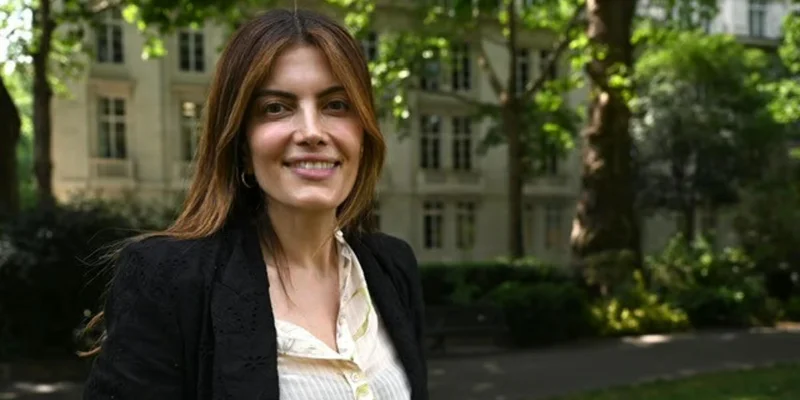 Muslim Woman announces