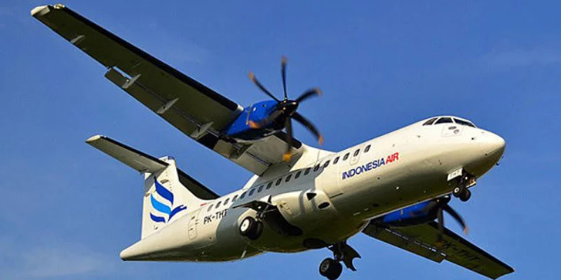 Passenger plane crashes